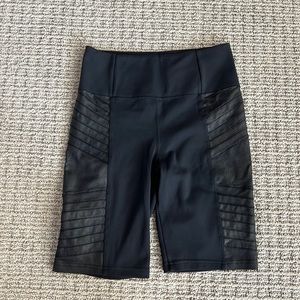 Athleta Delancey Gleam moto Shorts sz S